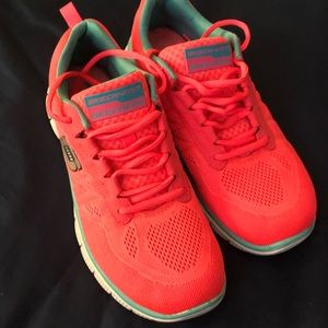 Sketchers memory foam sneakers